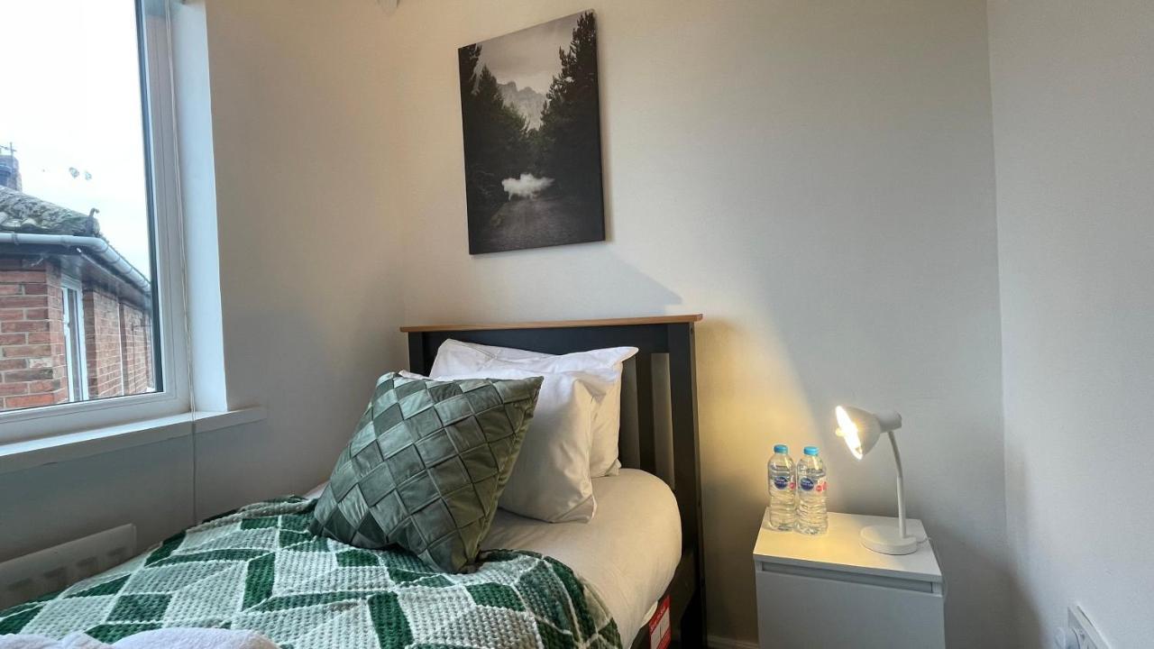Fully Serviced Three Bed House In Durham Esterno foto